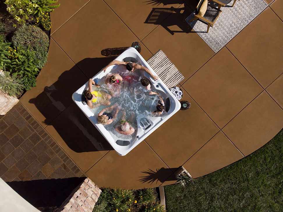 AHS Lifesmart 2020 Estrella NL Alpine White Brown Lifestyle Aerial web