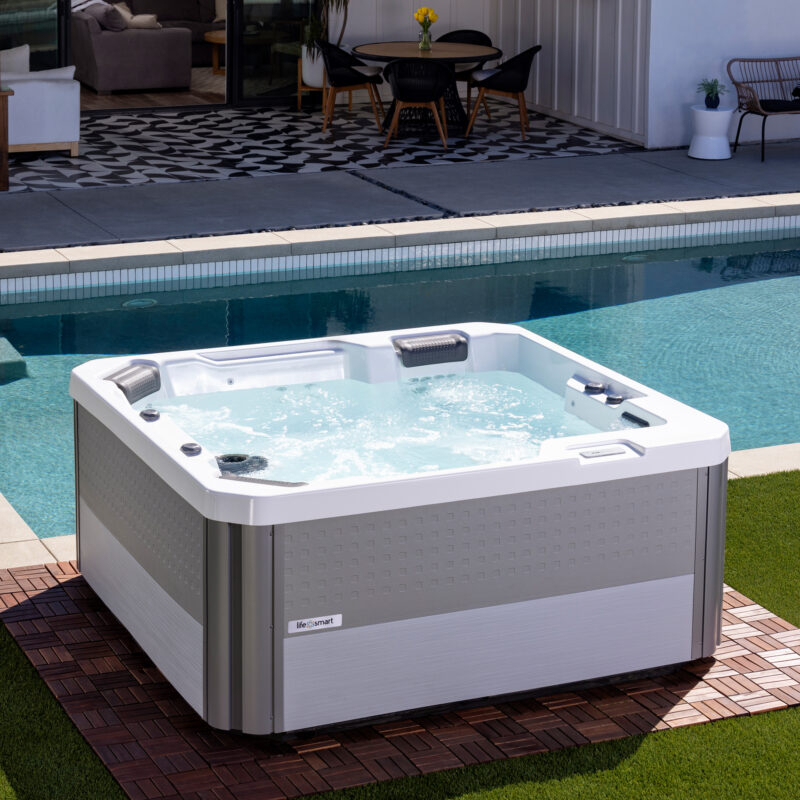 AHS Lifesmart 2023 Acacia L Alpine White Lunar Gray Lifestyle Empty pop 2000px e1709584878183