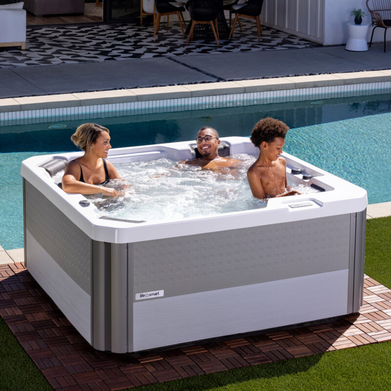 AHS Lifesmart 2023 Acacia L Alpine White Lunar Gray Lifestyle Family pop 2000px e1709584848320