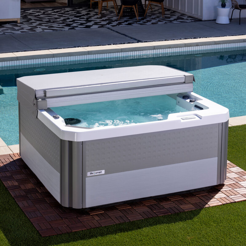 AHS Lifesmart 2023 Acacia L Alpine White Lunar Gray Lifestyle Half Shadow pop 2000px e1709584807601