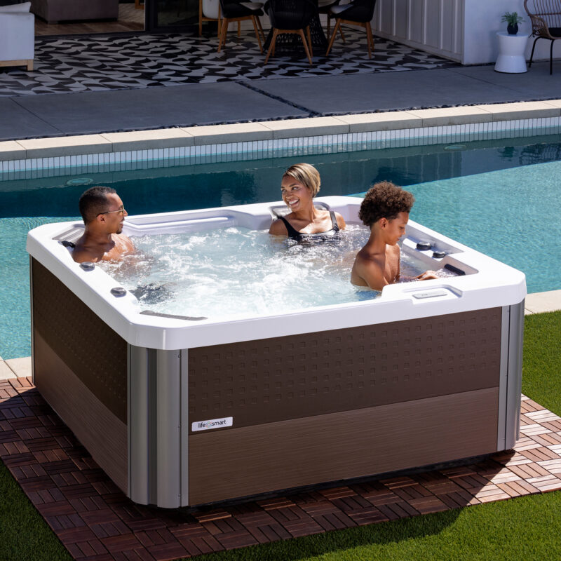 AHS Lifesmart 2023 Acacia L Alpine White Mocha Brown Lifestyle Family pop 2000px e1709586166376
