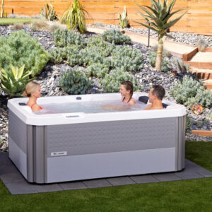 AHS Lifesmart 2023 Willow Alpine White Lunar Gray Lifestyle Family pop 2000px e1709244653553