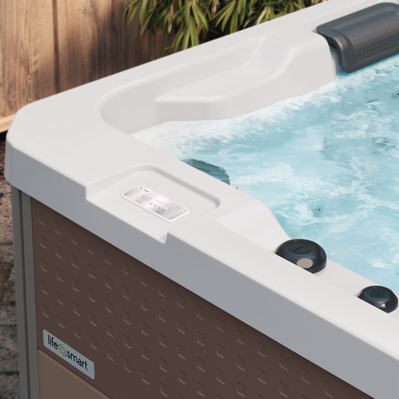 AHS Lifesmart 2023 Willow Alpine White Mocha Brown Lifestyle Detail CP 2000px e1709245185142
